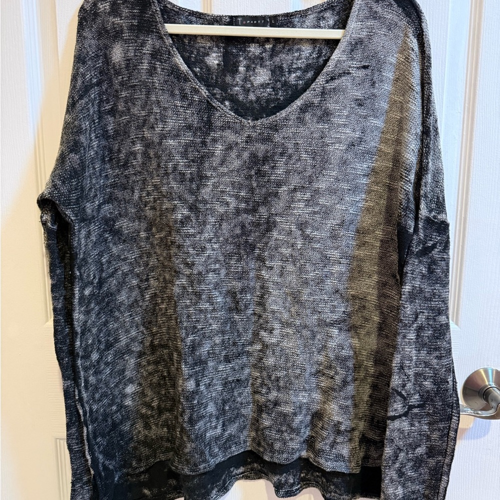 Women's Black and Gray Knit Top